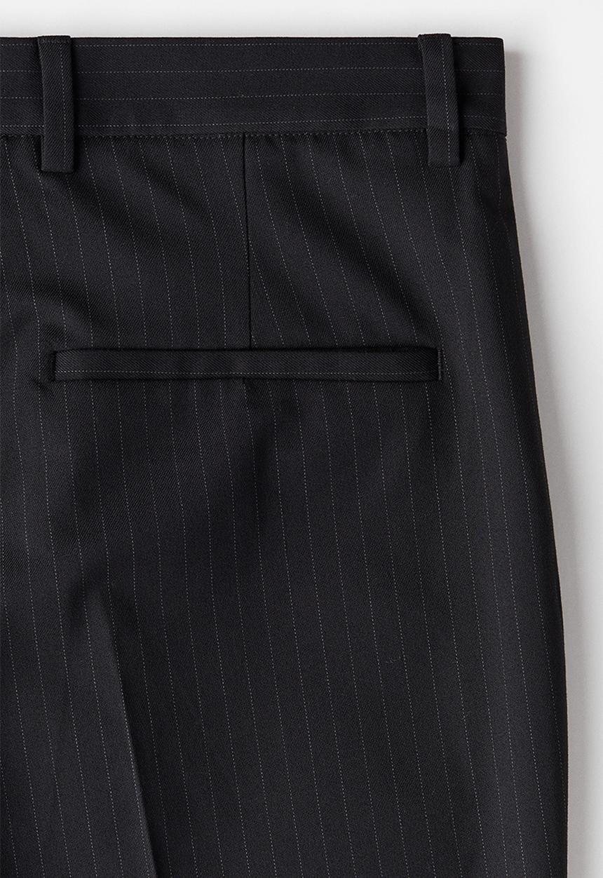 H&M - Relaxed fit suit trousers - black/pinstriped 