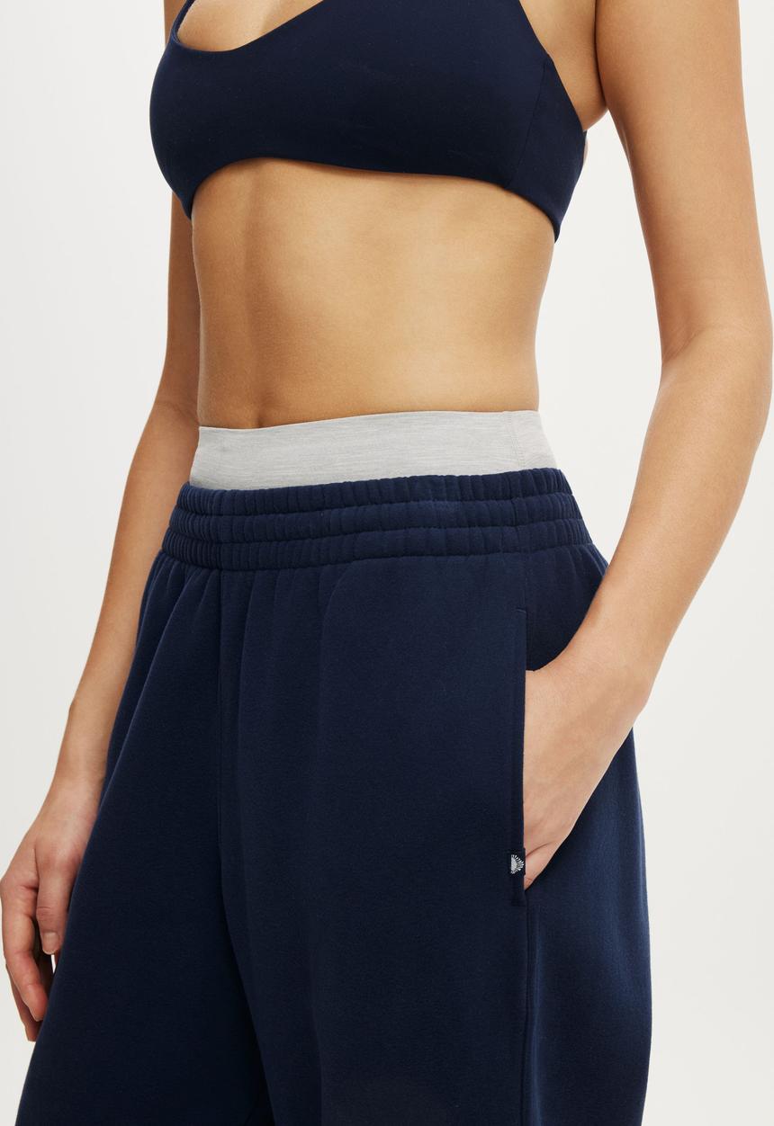Cotton On - Plush Boyfriend Jogger - Prep Sport Navy