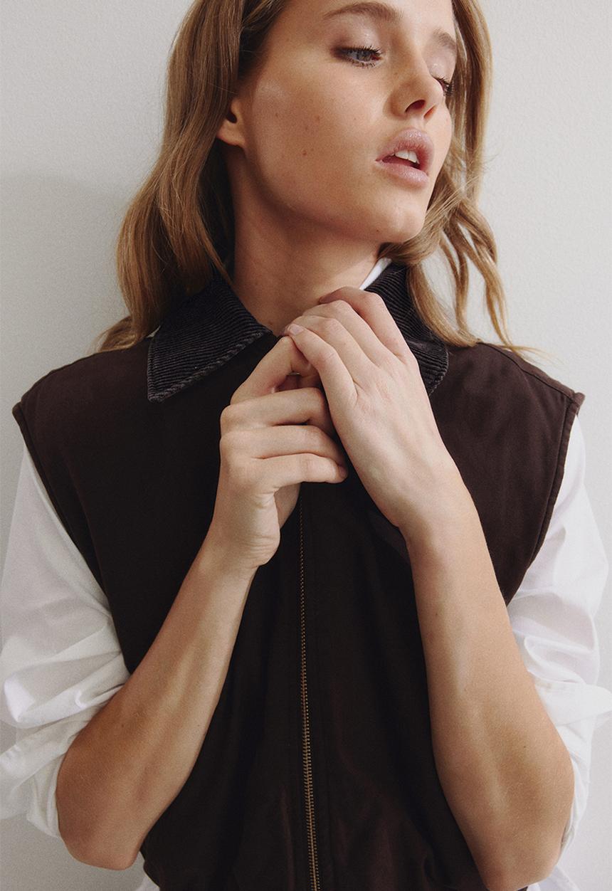 H&M - Corduroy-collar gilet - dark brown