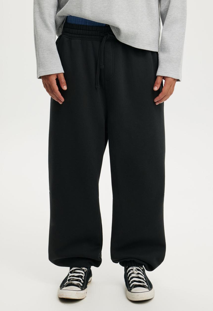 Cotton On - Super Baggy Cuffed Track Pant - Washed Black