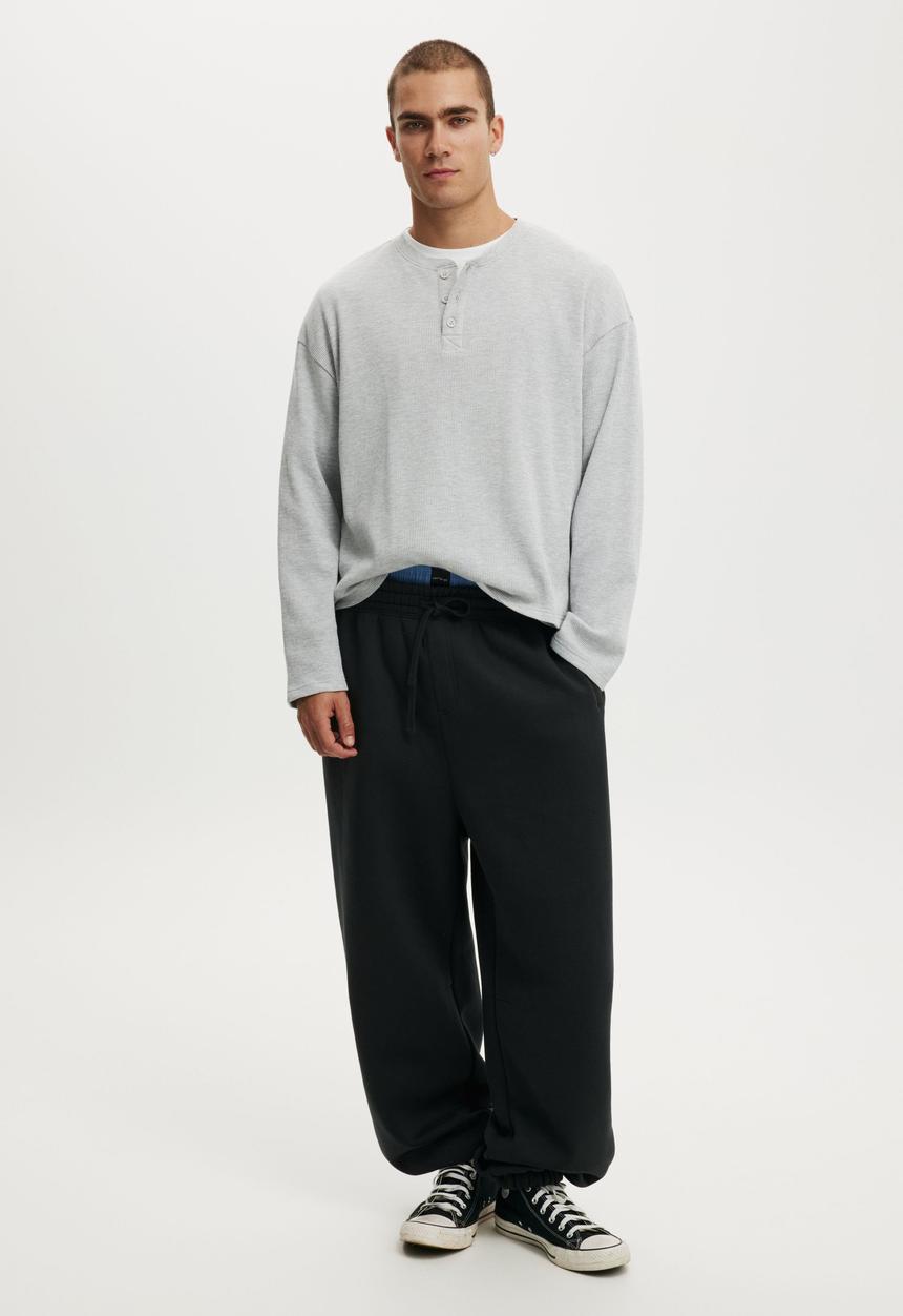 Cotton On - Super Baggy Cuffed Track Pant - Washed Black
