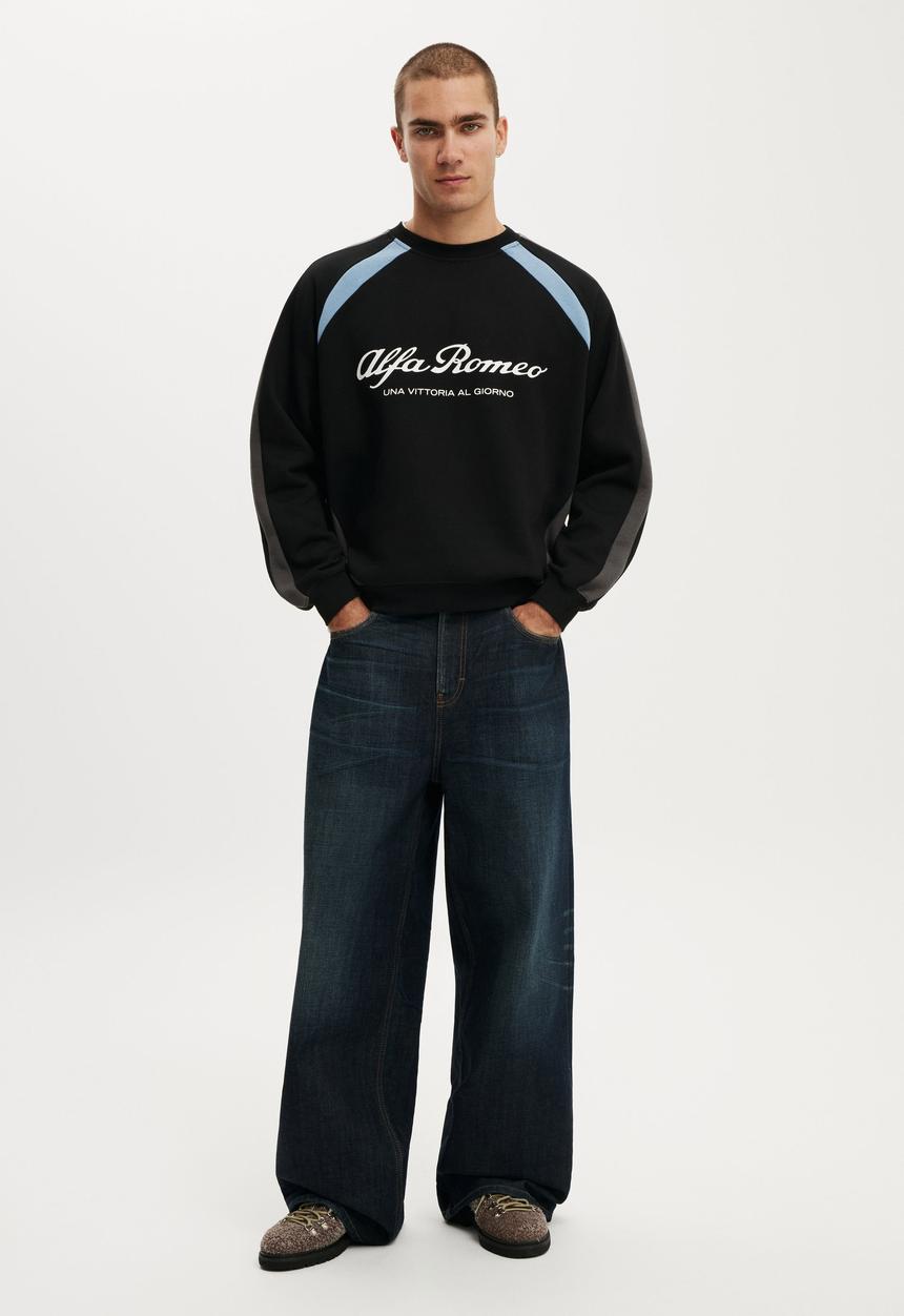 Cotton On - Cropped Fit Alfa Romeo Sweater - Lcn Alf Black/Alfa Romeo - Logo