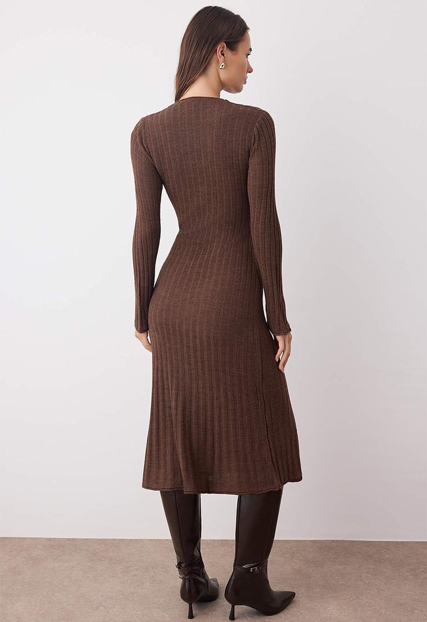 Trendyol - Straight Maxi V-Neck A-Line Knitwear Long Dress - Brown