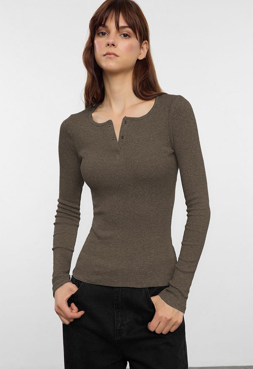 Trendyol - Snap Fastener Fitted/Bodycon Ribbed Stretch Knit Blouse - Mink