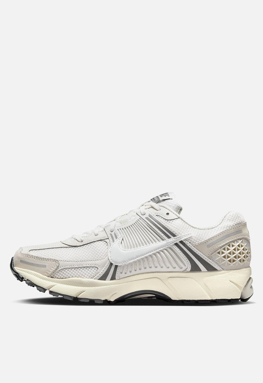 Nike - Nike Zoom Vomero 5 SE