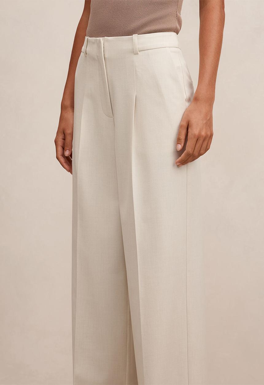 Forever New - Tessa wide leg pants in cream suit