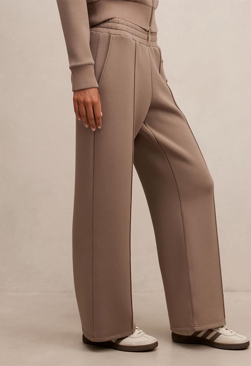 Forever New - Hunter wide leg lounge pants in pine bark