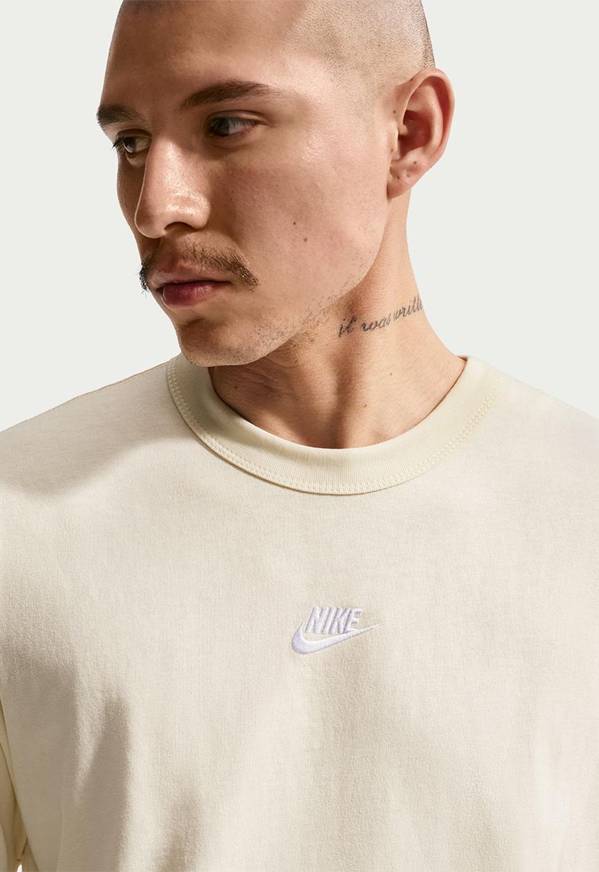 Nike - NSW Premium Essential Sustainable T-Shirt  - Cream