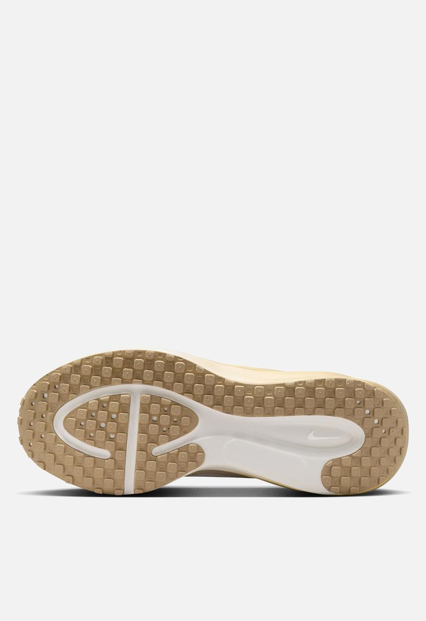 Nike - Nike Revolution 8