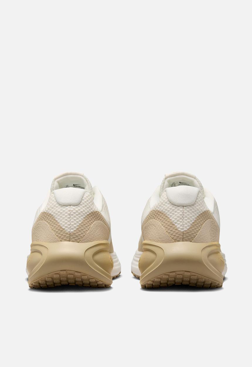 Nike - Nike Revolution 8