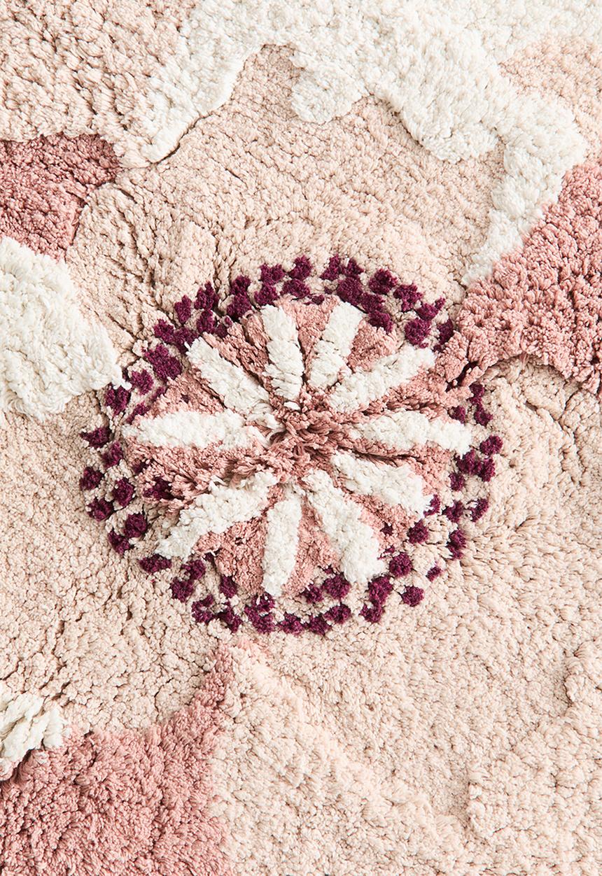 H&M - Tufted flower-shaped bath mat - powder pink/flower