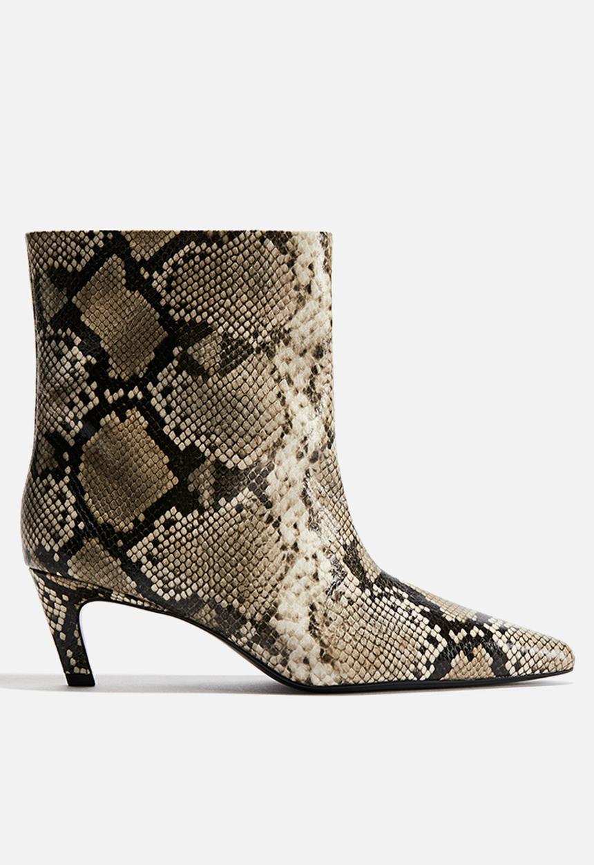H&M - Heeled ankle boots - beige/snakeskin pattern