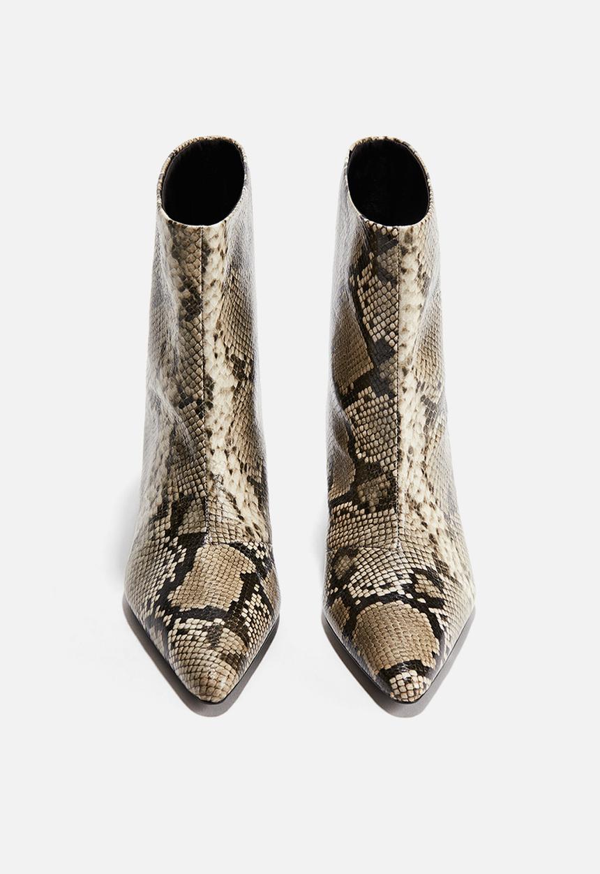 H&M - Heeled ankle boots - beige/snakeskin pattern