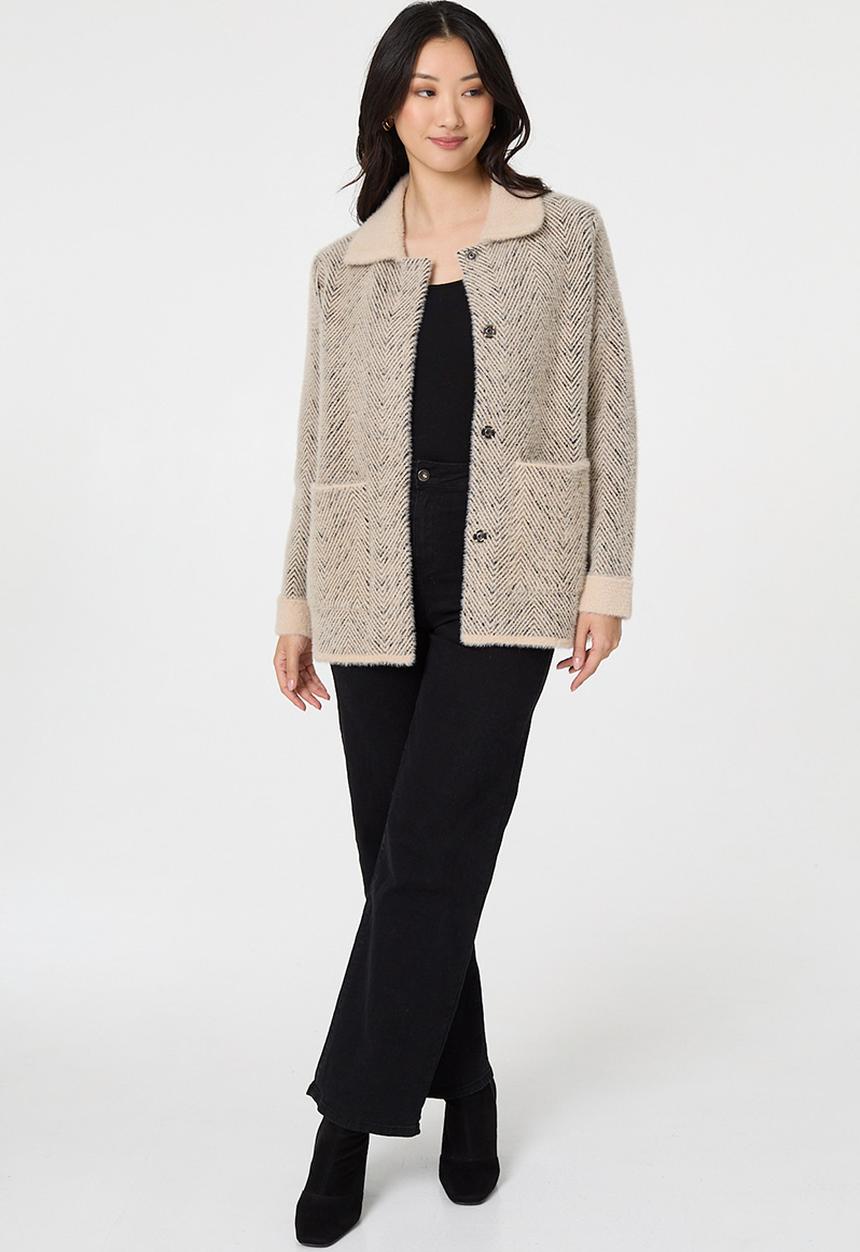Izabel London - Ls Button Through Check Knitwear Jacket With Sherpa Collar - Beige