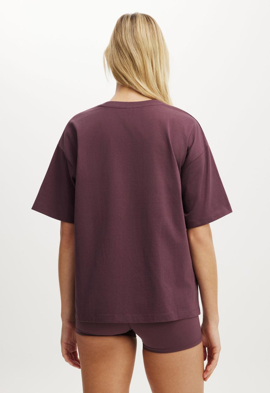 Cotton On - Active Graphic Tee - Choc Plum/Bwc