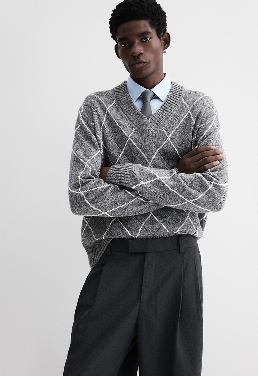 H&M - Regular fit wool-blend v-neck jumper - grey/argyle pattern