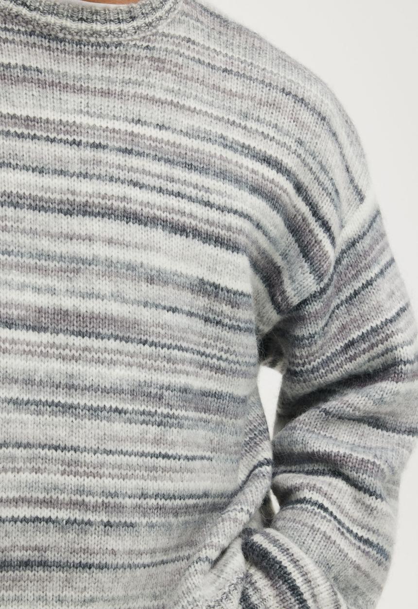 Cotton On - Box Fit Fuzzy Crew Knit - Grey Stripe