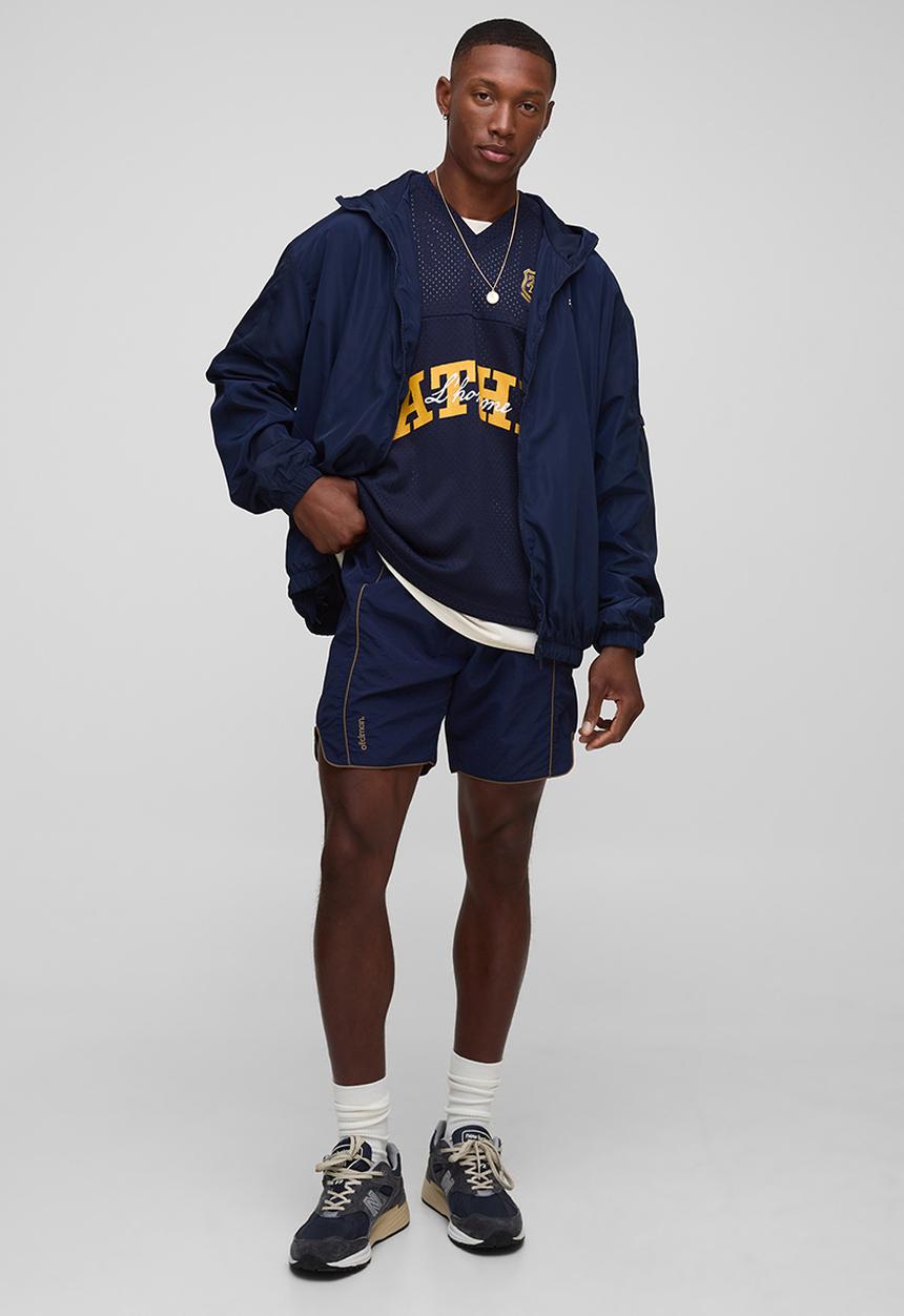 boohooMAN - Regular Fit Lightweight Nylon Hooded Windbreaker Jacket - Navy