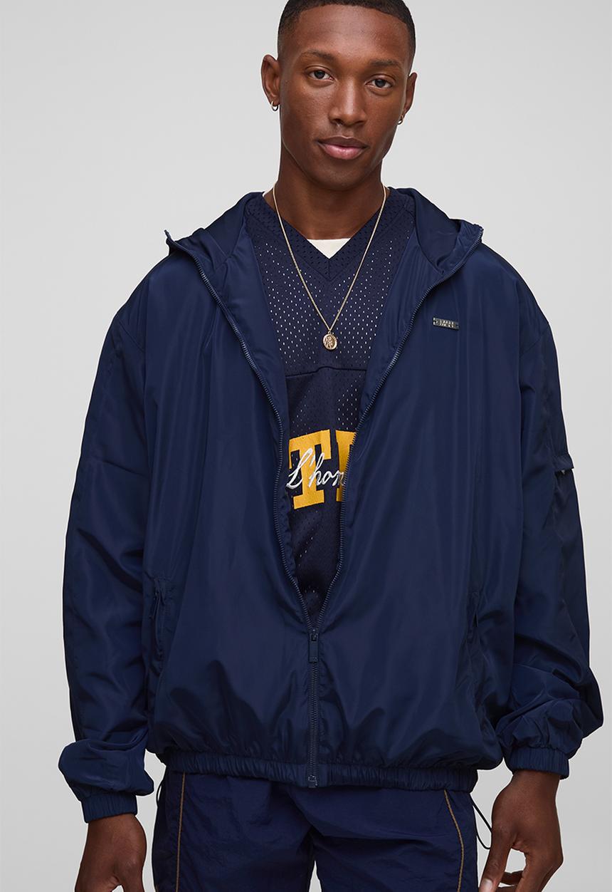 boohooMAN - Regular Fit Lightweight Nylon Hooded Windbreaker Jacket - Navy