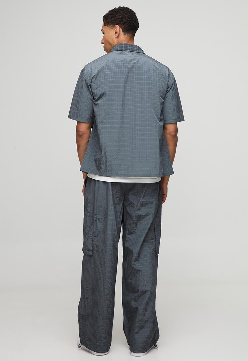 boohooMAN - Parachute Technical Embossed Trouser - Dark Grey