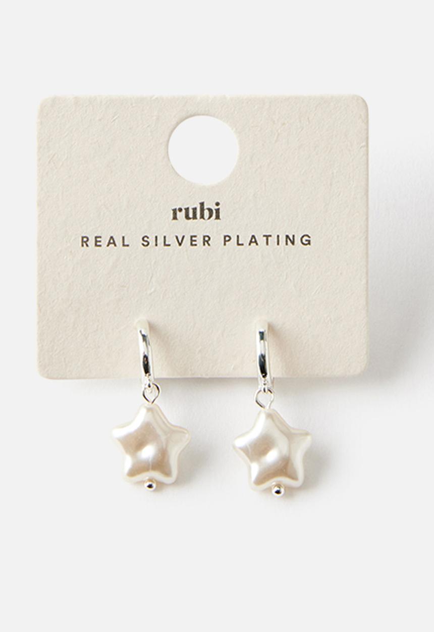 Rubi - Huggie pearl star hoop earring - silver