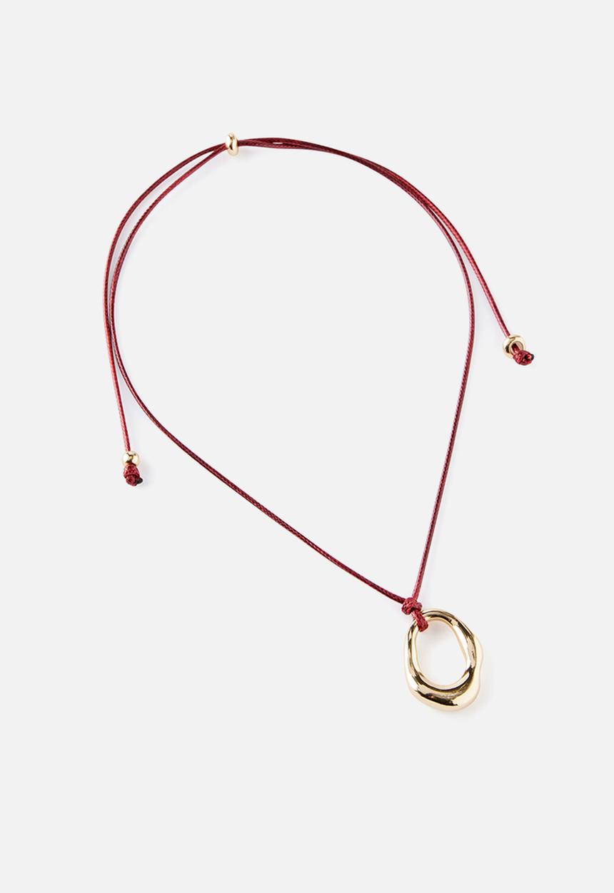 Rubi - Cord Pendant Molten Oval Necklace - Gold/Burgundy