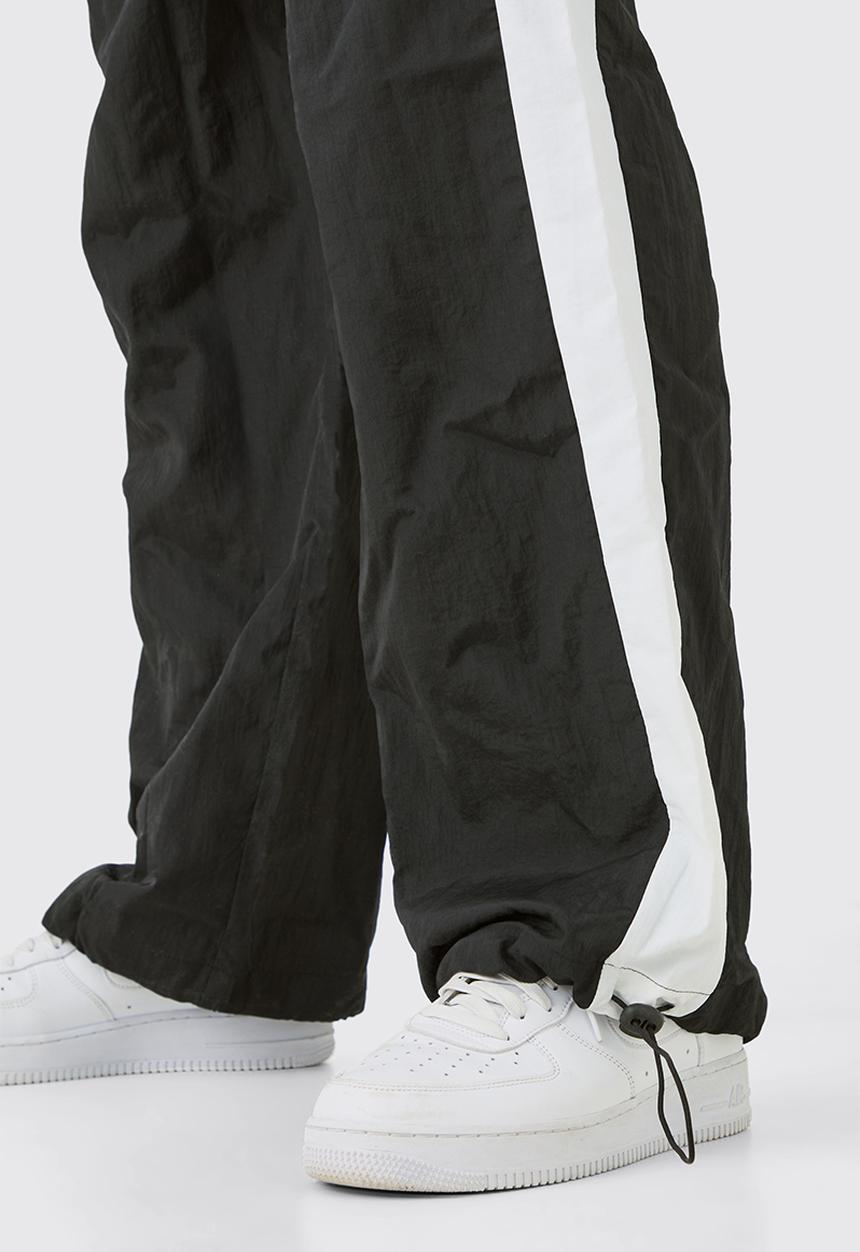 boohooMAN - OFCL Side Panel Parachute Pants - Black