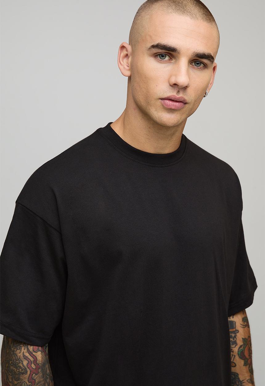 boohooMAN - Basic Oversized Extended Neck T-Shirt - Black