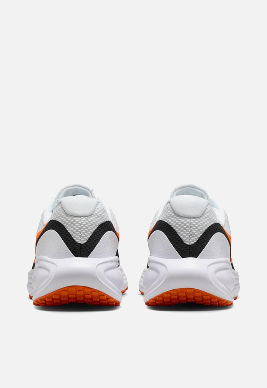 Nike - Nike Revolution 8