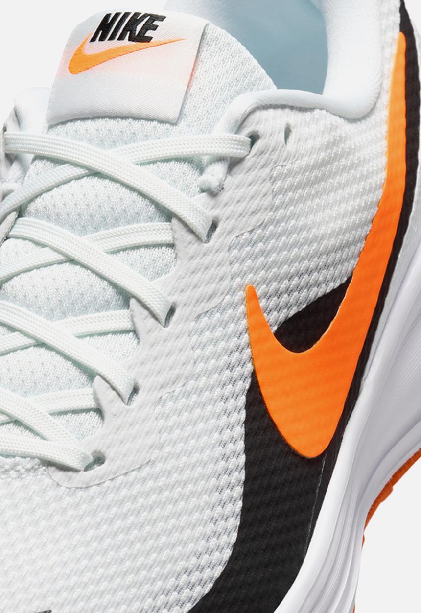 Nike - Nike Revolution 8