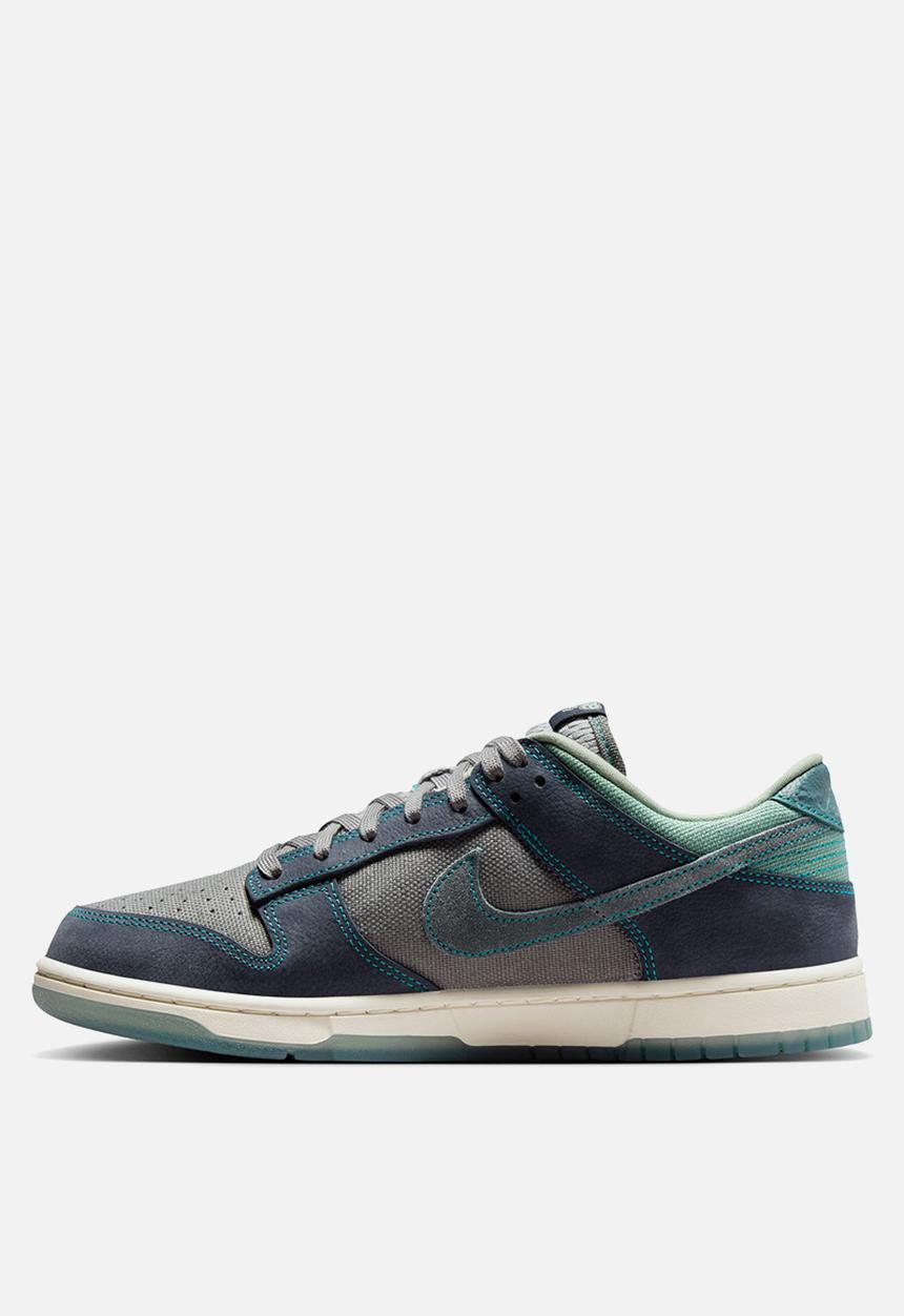 Nike - Nike Dunk Low Retro SE