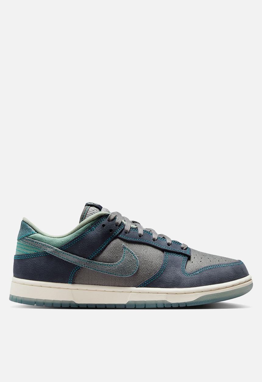 Nike - Nike Dunk Low Retro SE