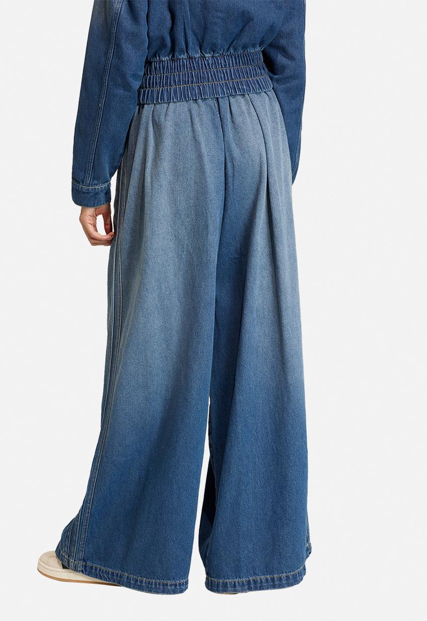 adidas Originals - P Ess Denim Trackpants - Medium Vintage Denim