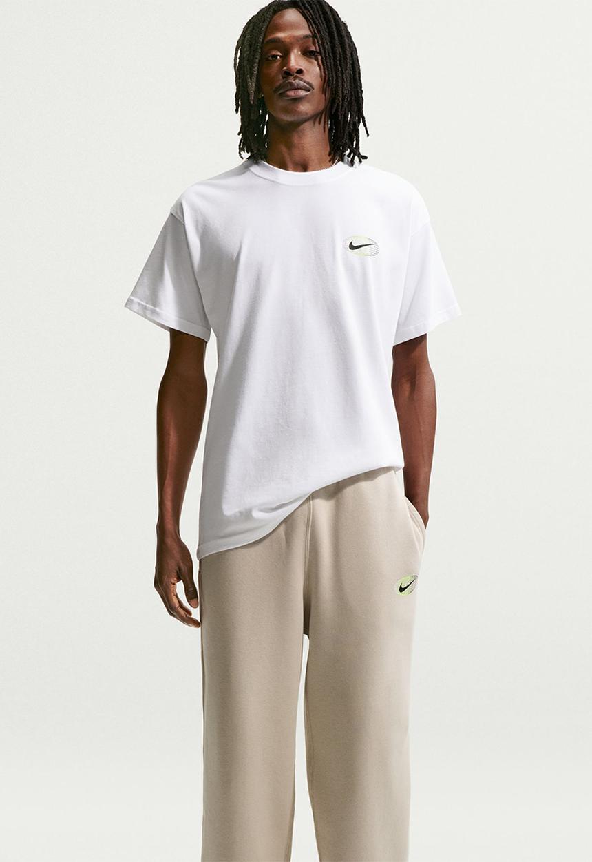 Nike -  NSW Athletic Club Graphic Joggers - Cream-White 