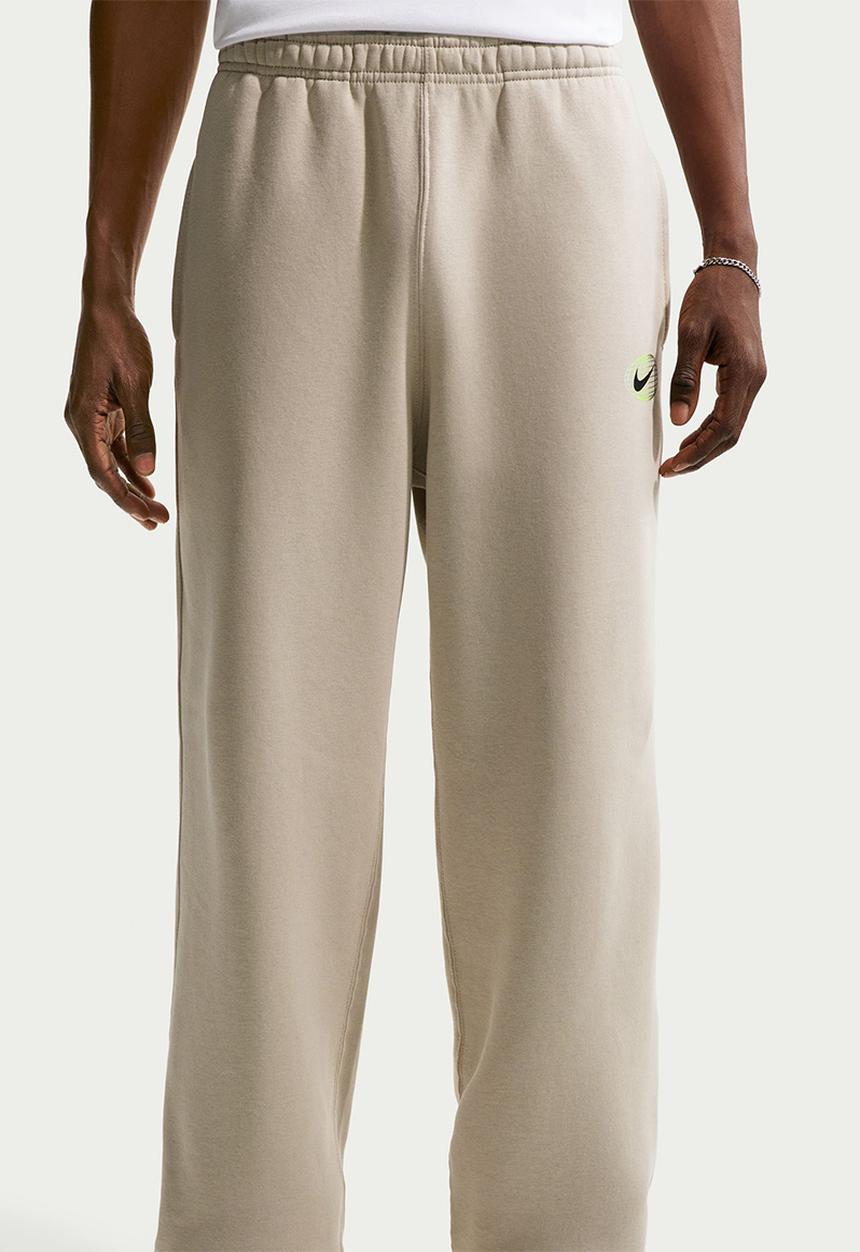 Nike -  NSW Athletic Club Graphic Joggers - Cream-White 