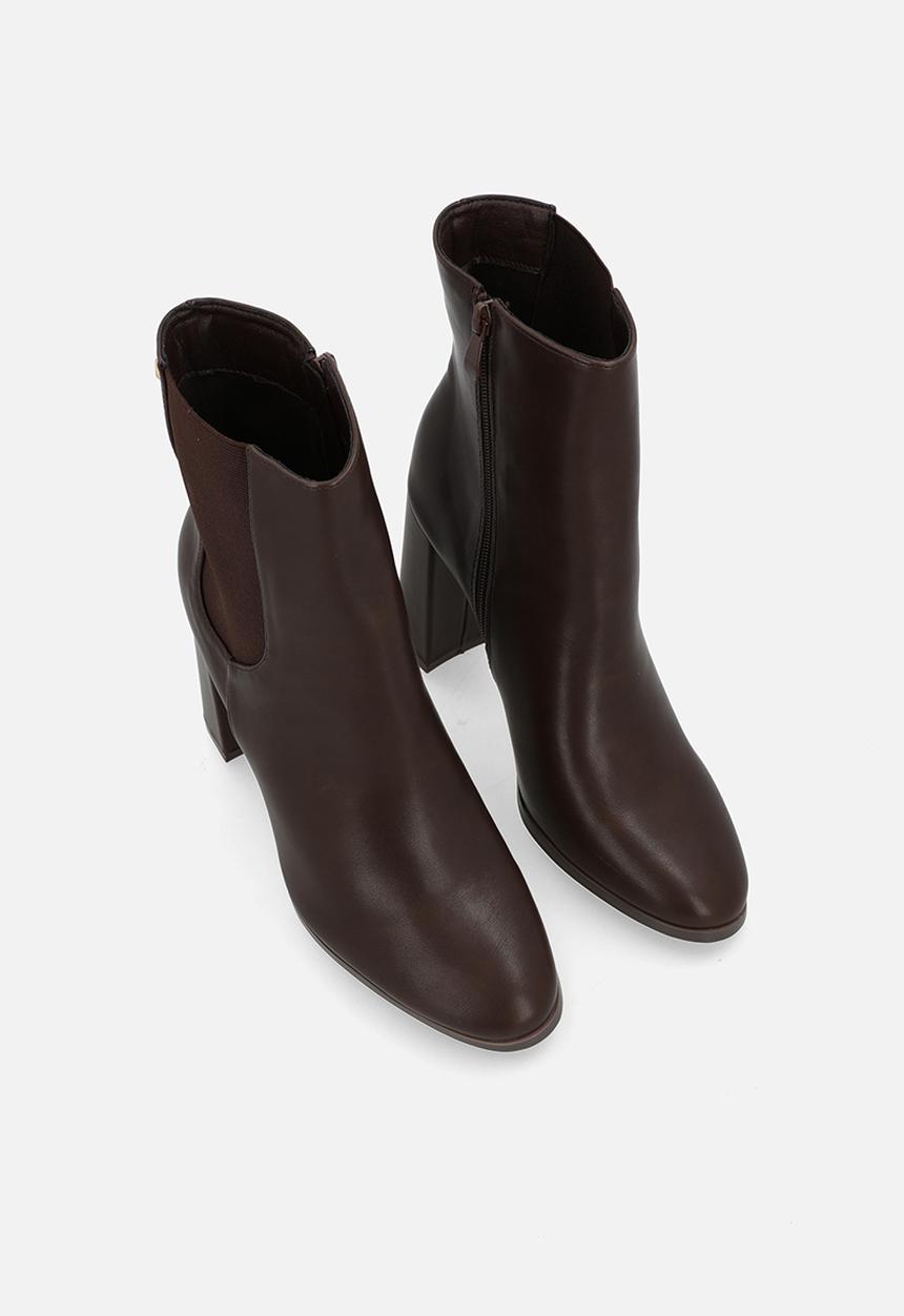 Miss Black - Shania 7 chelsea block heel ankle boot - chocolate