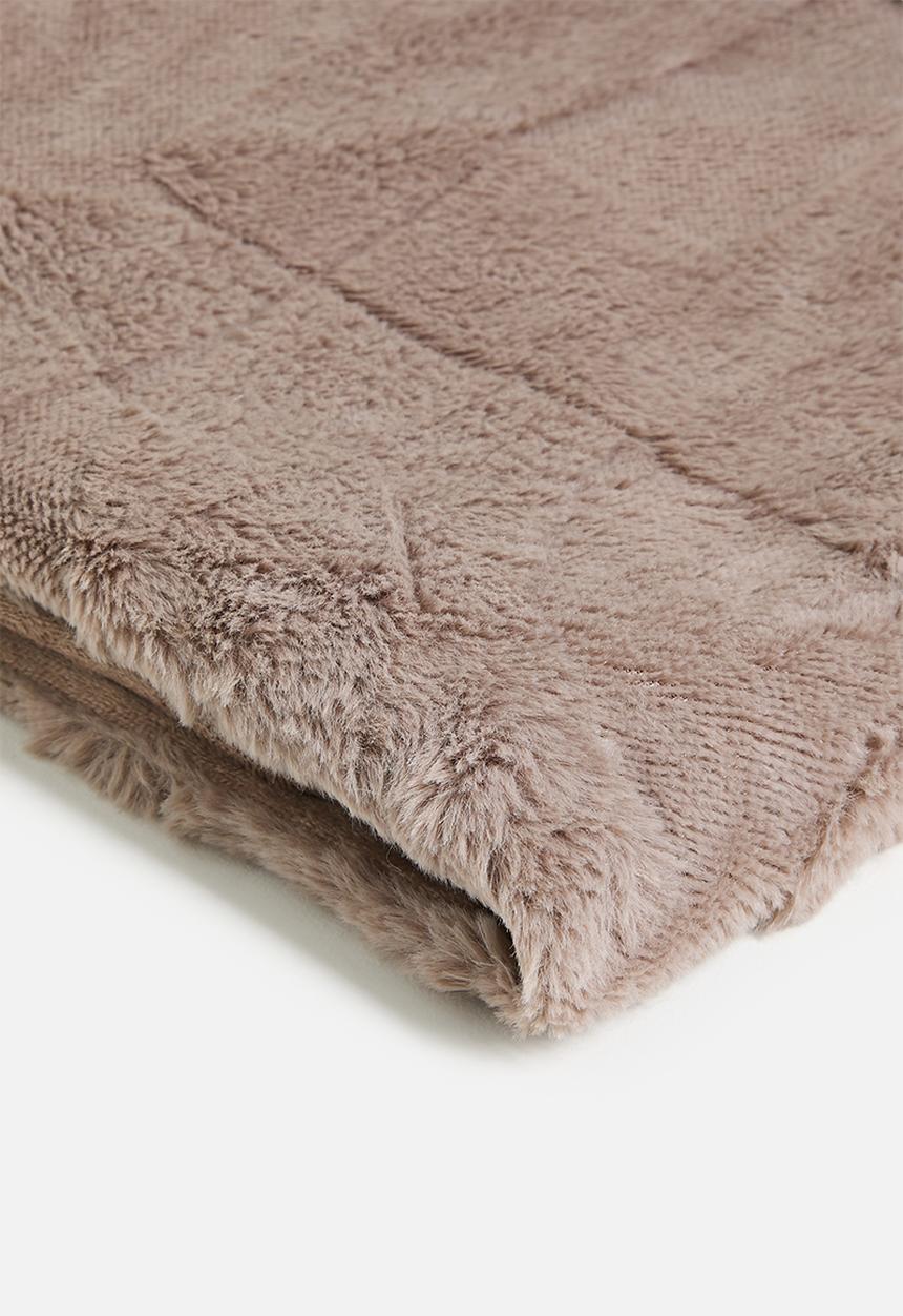 H&S - Lustra Faux Fur Throw 160cm x 130cm Coffee