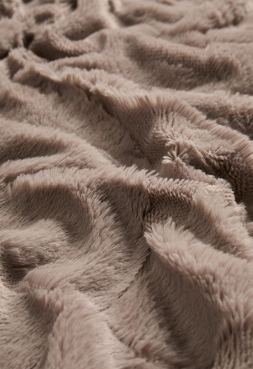 H&S - Lustra Faux Fur Throw 160cm x 130cm Coffee