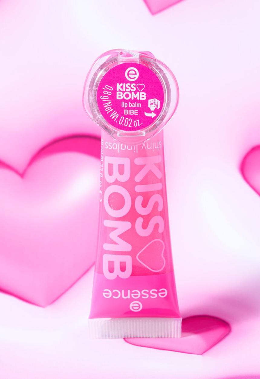 essence - Kiss Bomb Shiny Lipgloss & Lip Balm - 01 Strawberry Sweetie