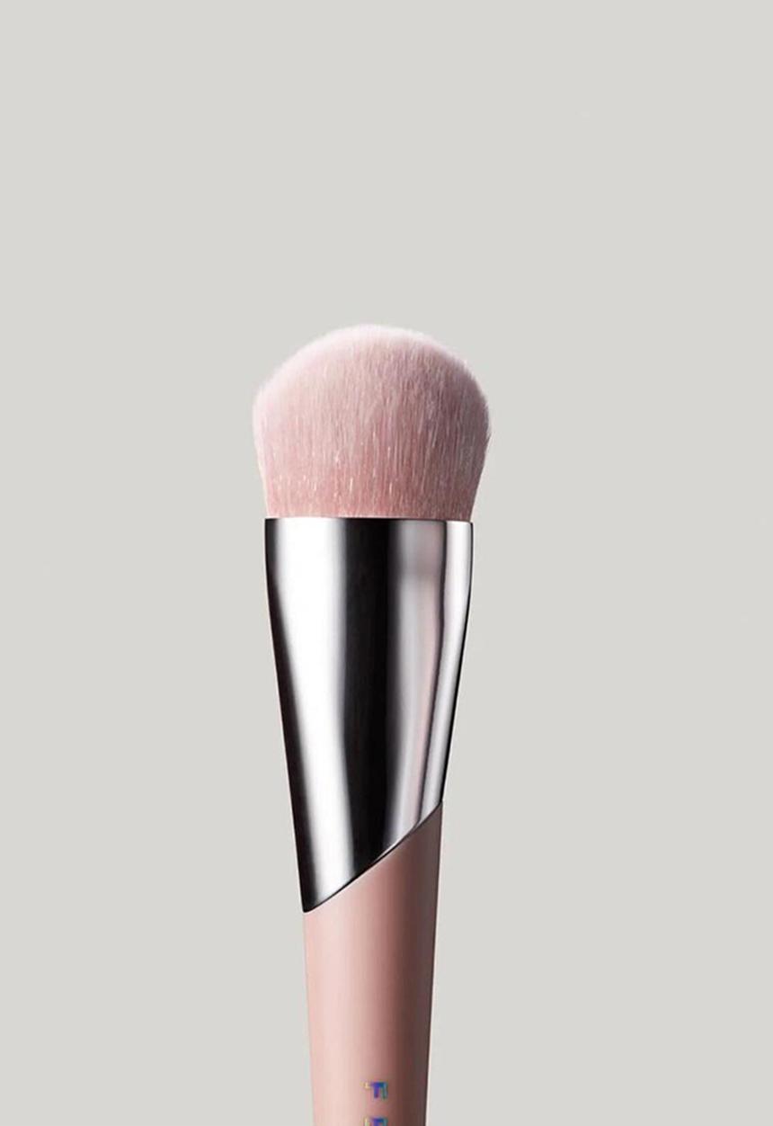 Fenty Beauty - Full-Bodied Foundation Brush - 110