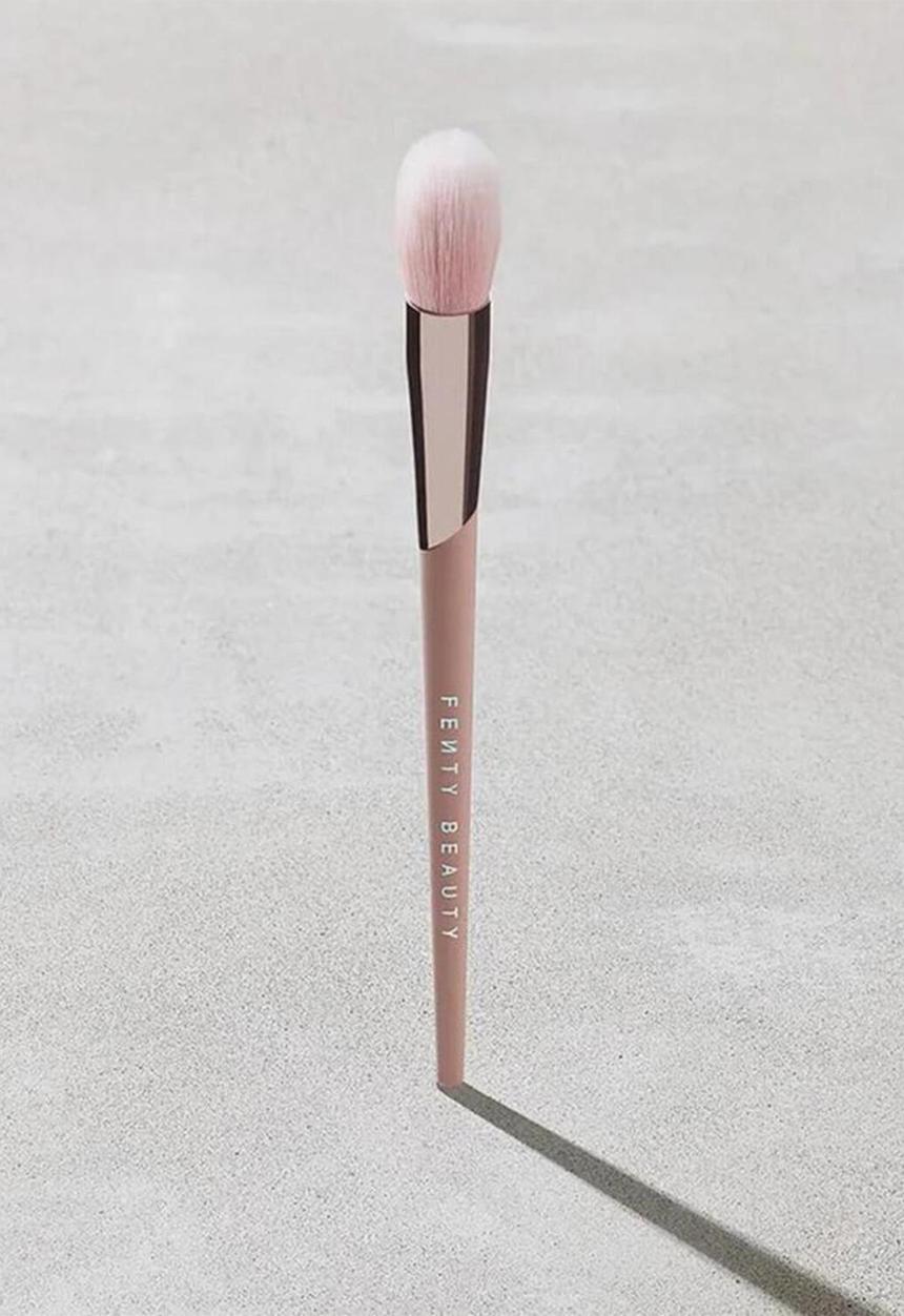 Fenty Beauty - Precision Highlighter Brush - 135