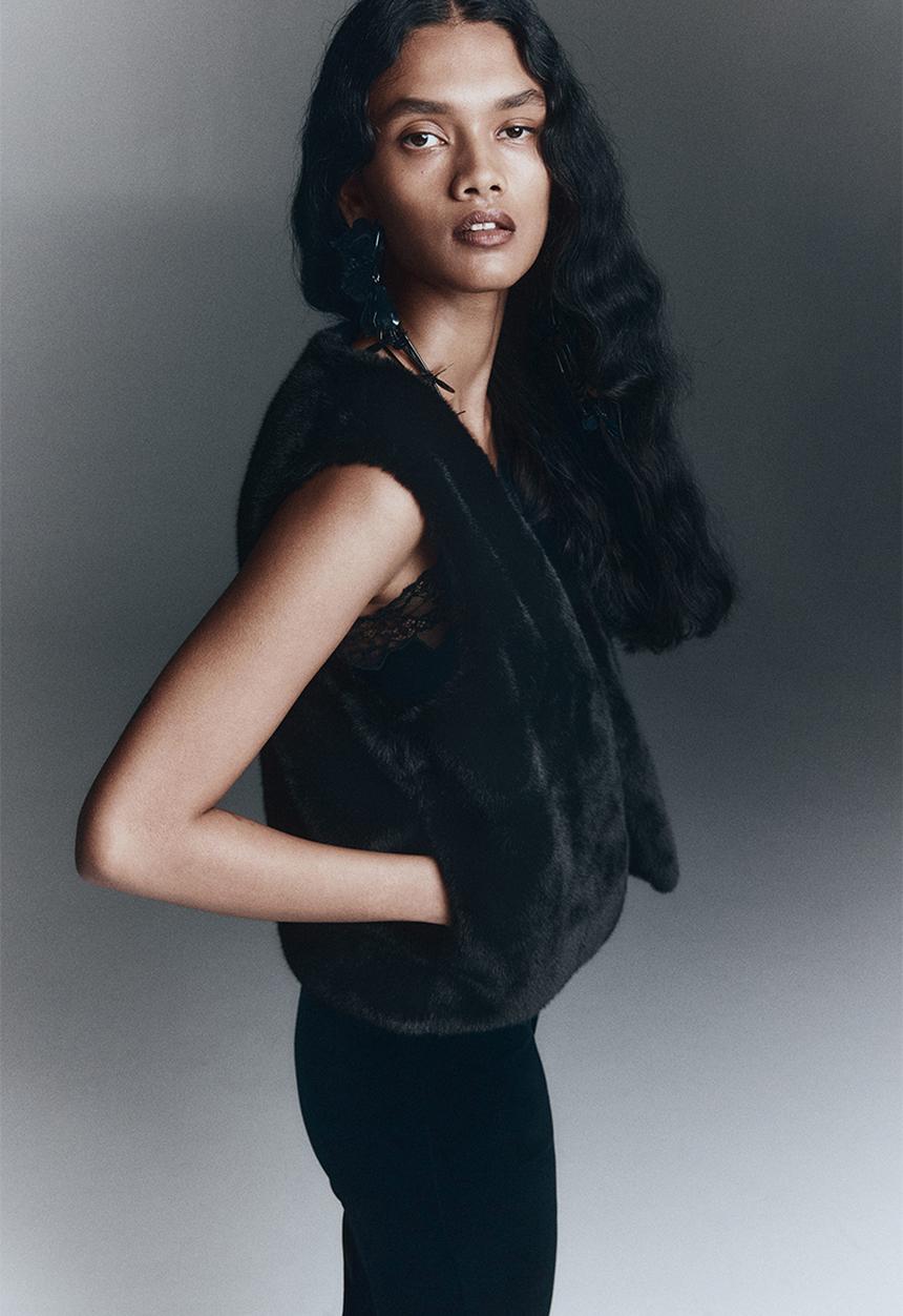 H&M - Fluffy gilet - black