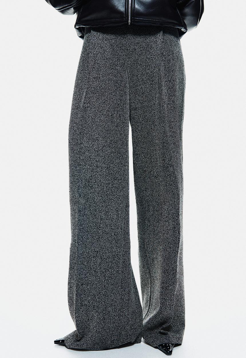 H&M - Pleat-front trousers - dark grey/herringbone pattern