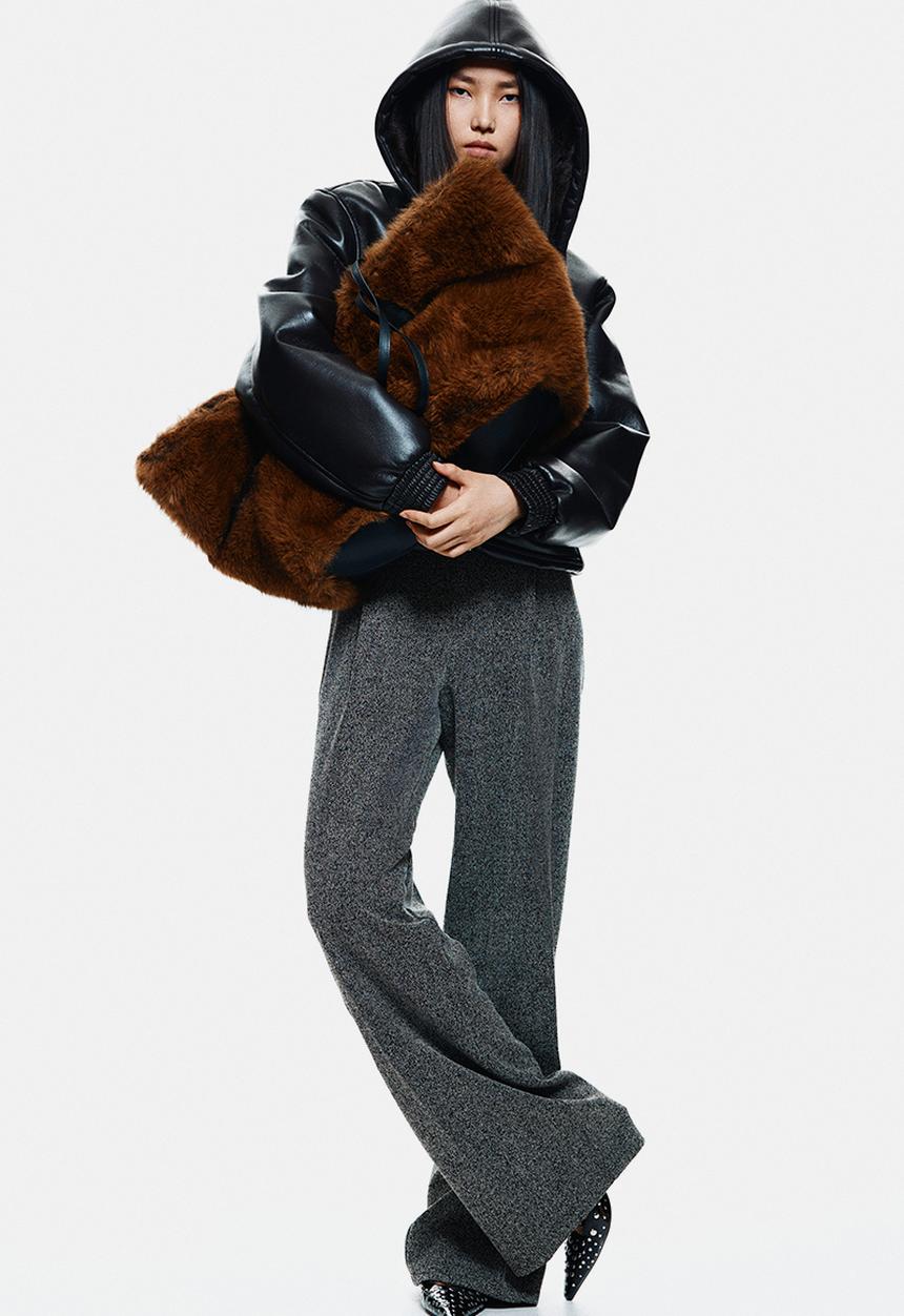 H&M - Pleat-front trousers - dark grey/herringbone pattern