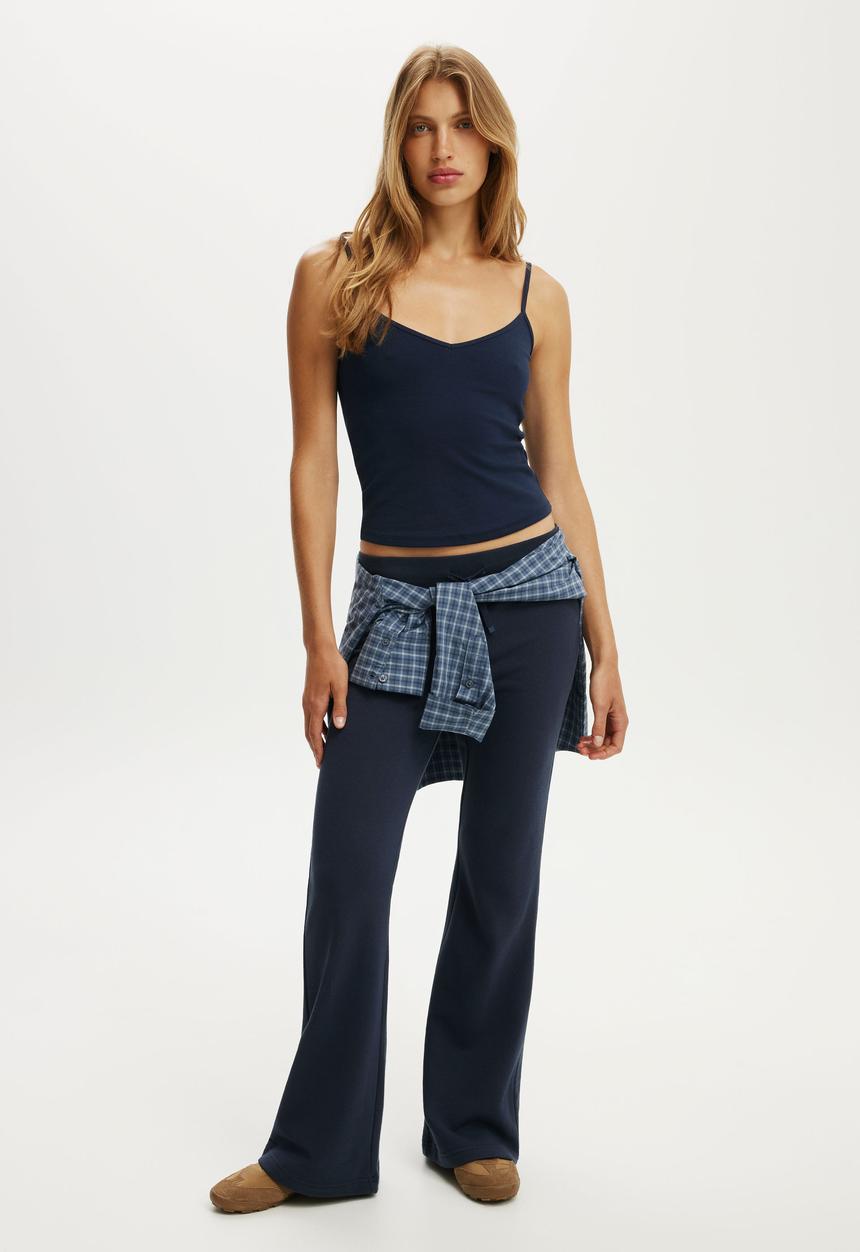 Cotton On - Low rise bootleg sweatpant - shadow navy