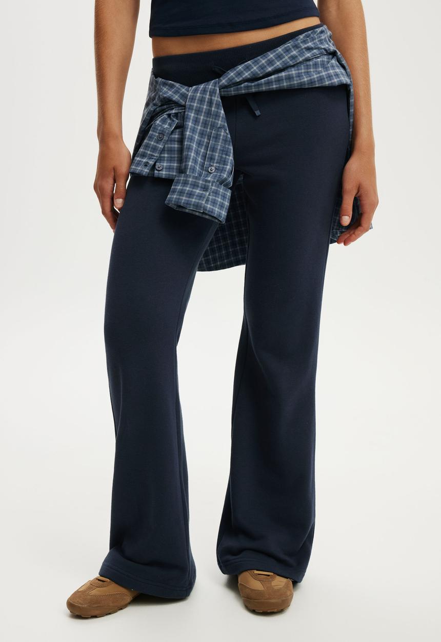 Cotton On - Low rise bootleg sweatpant - shadow navy