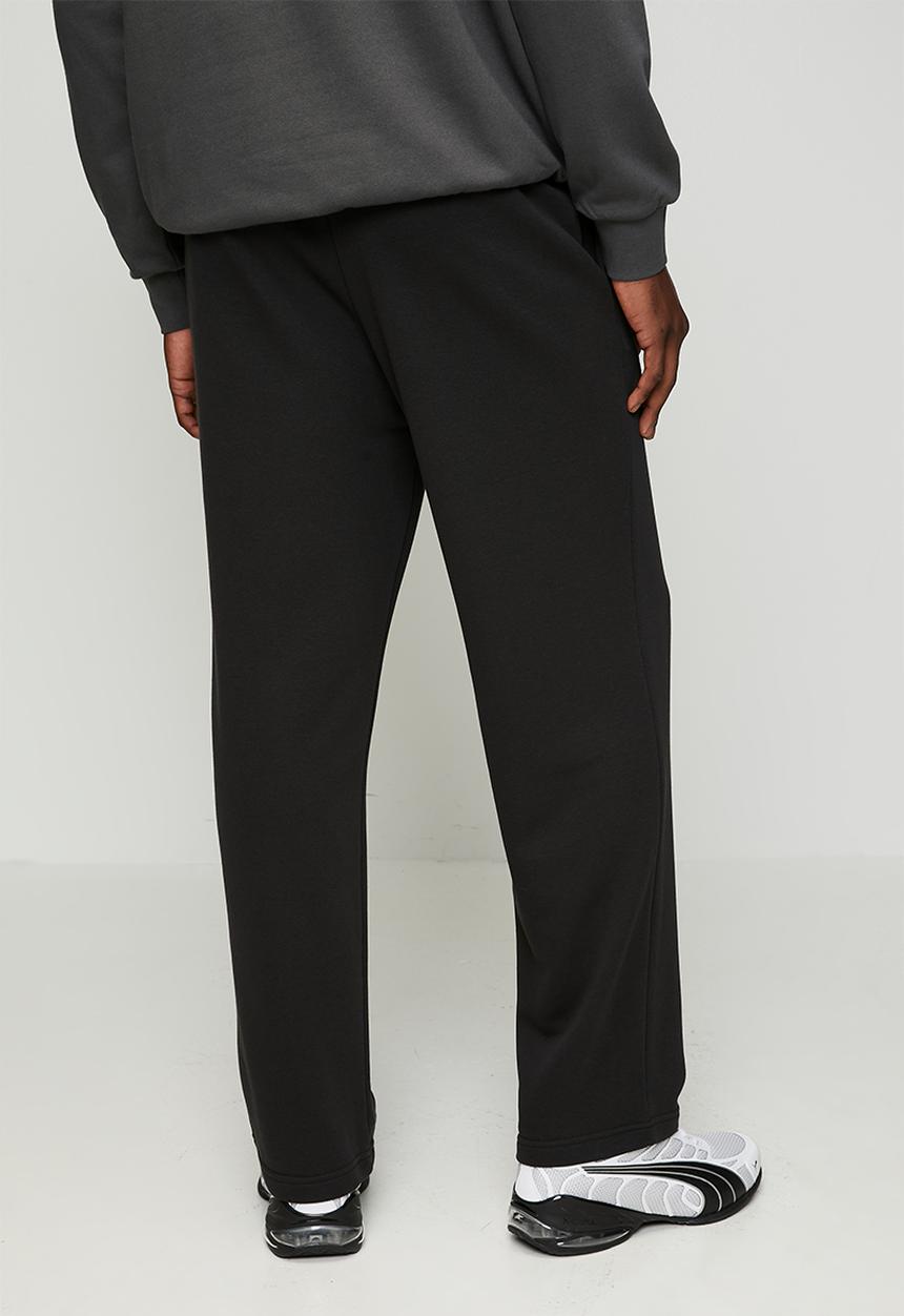 PUMA - ESS No.1 Logo Relaxed Pants TR op - Black