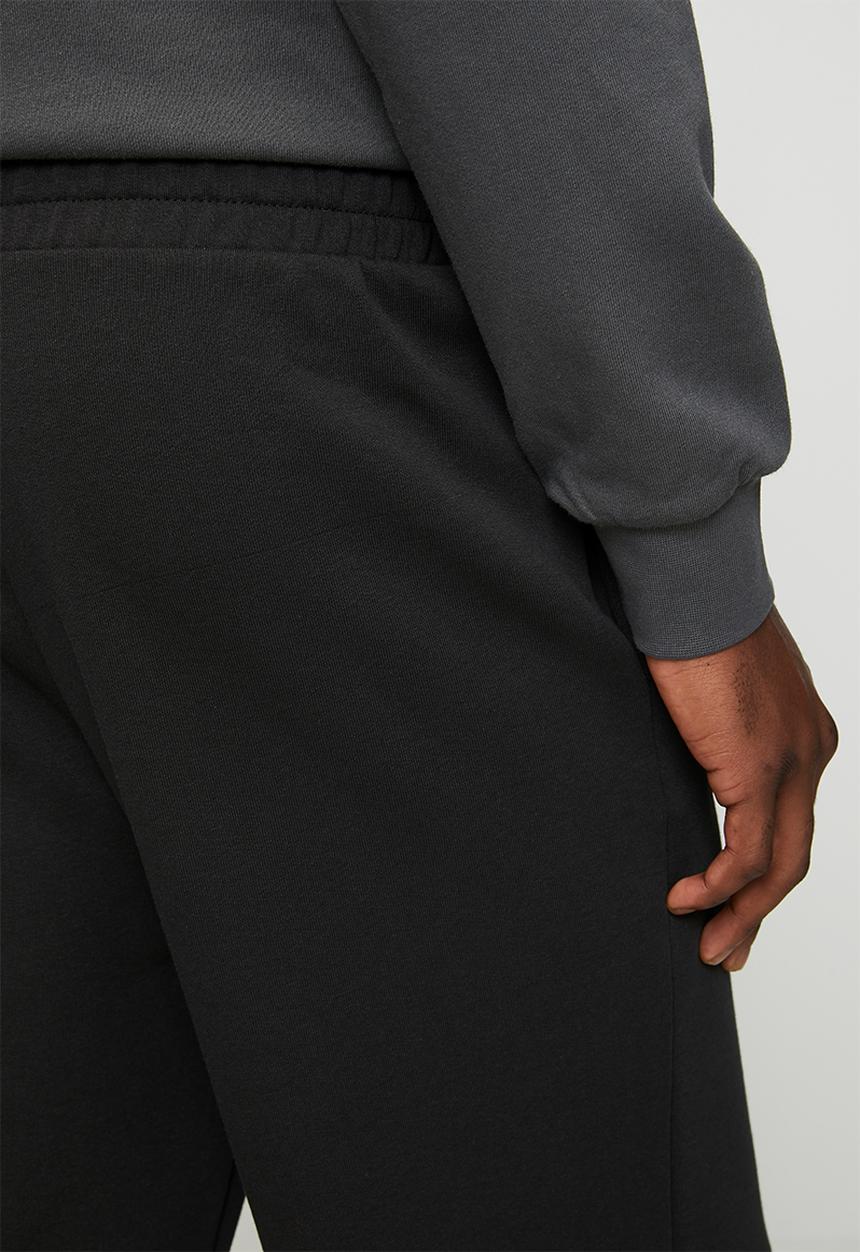 PUMA - ESS No.1 Logo Relaxed Pants TR op - Black