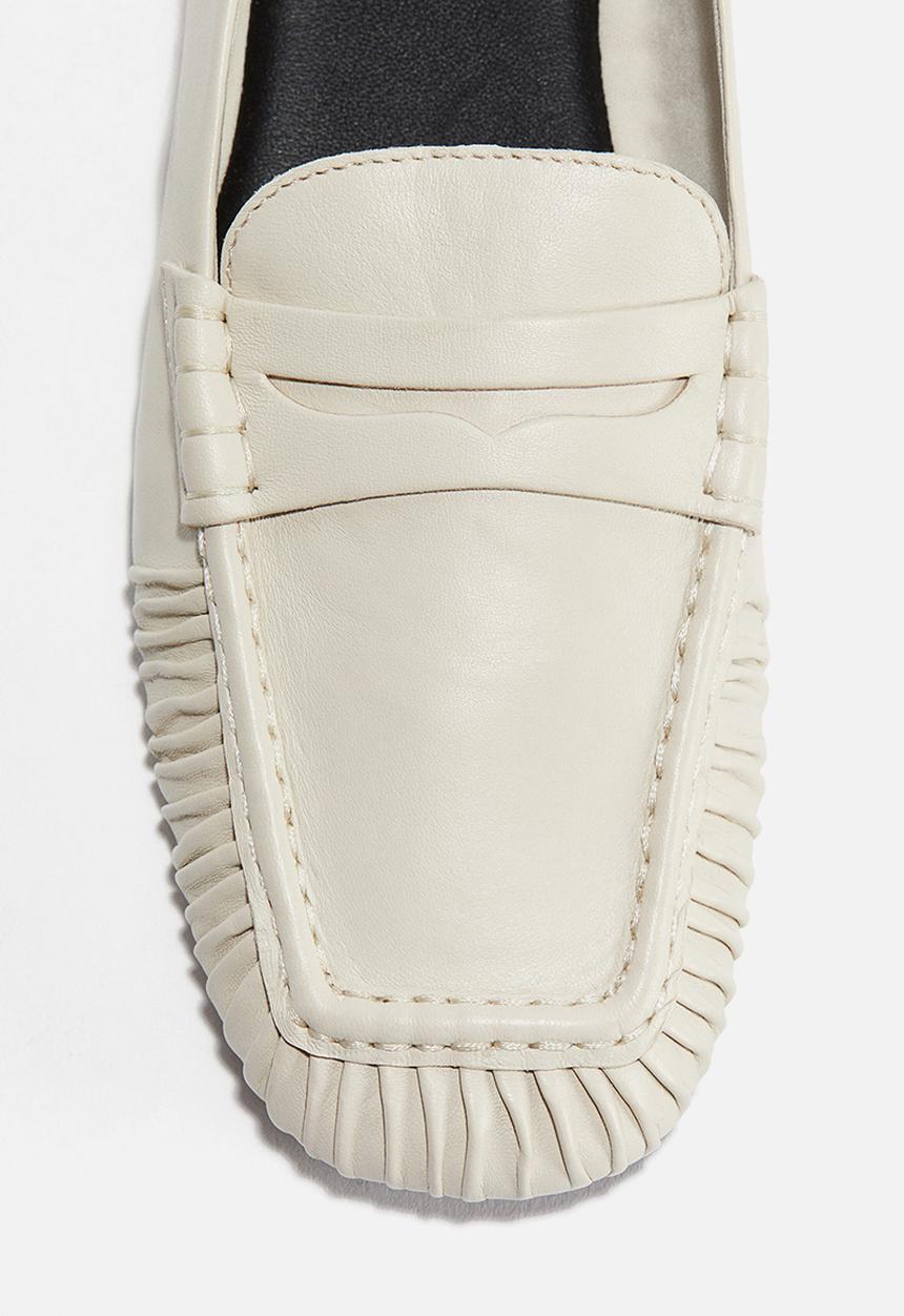 Leather loafers - cream - 1296782002