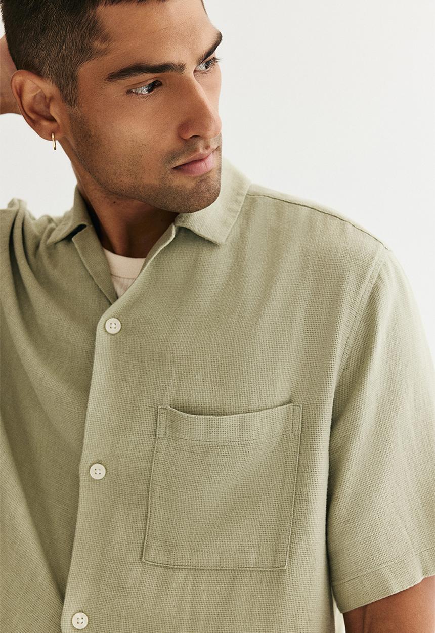 H&M - Regular fit linen-blend resort shirt - pistachio green